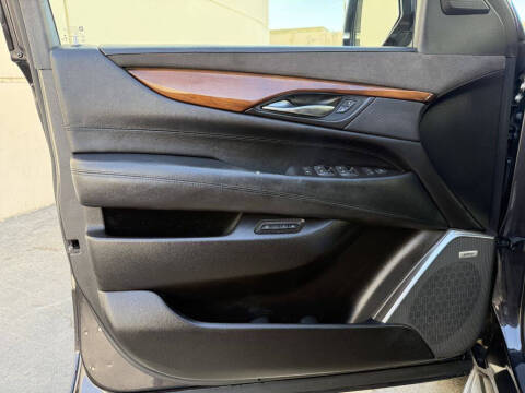 2016 Cadillac Escalade Luxury Collection
