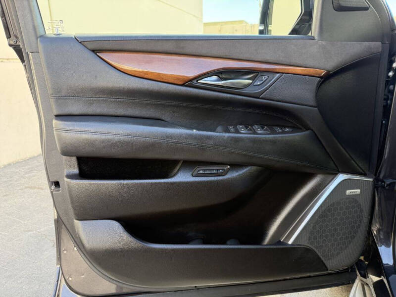 2016 Cadillac Escalade Luxury Collection