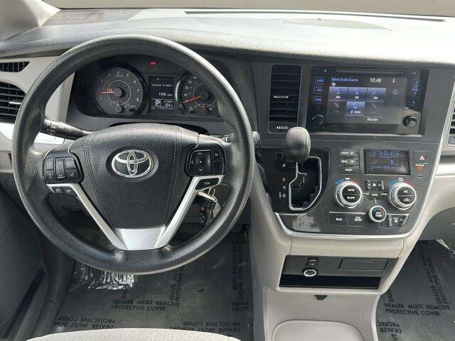 2015 Toyota Sienna LE 8-Passenger