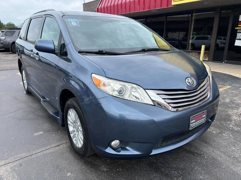 2016 Toyota Sienna XLE 8-Passenger
