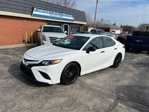 2019 Toyota Camry for sale at Corner Choice Motors in West Allis WI