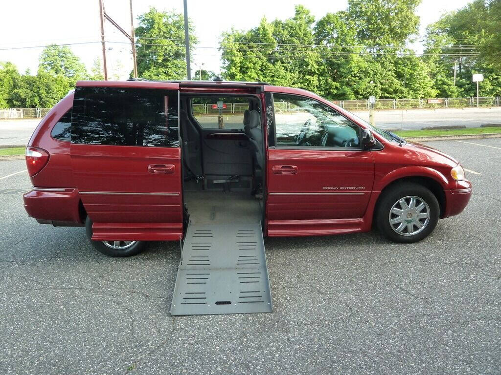 2006 Chrysler Town & Country Limited LWB FWD