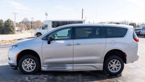 2024 Chrysler Voyager LX