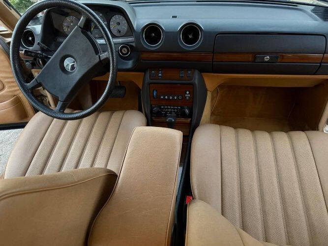 1983 Mercedes-Benz 300-Class