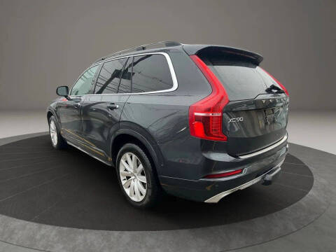 2016 Volvo XC90 T6 Momentum