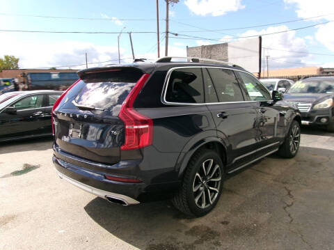 2016 Volvo XC90 T6 Momentum