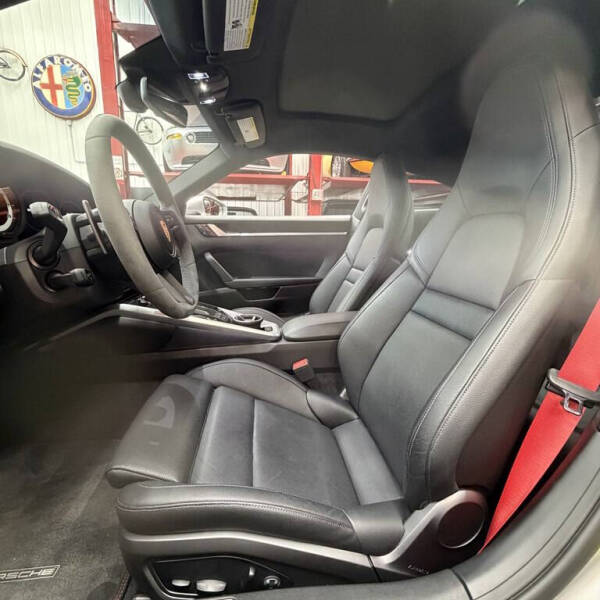 2021 Porsche 911 Carrera