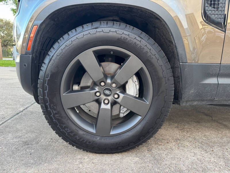 2020 Land Rover Defender 110 SE