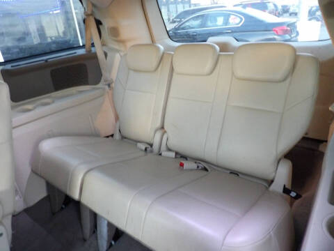 2010 Volkswagen Routan SE