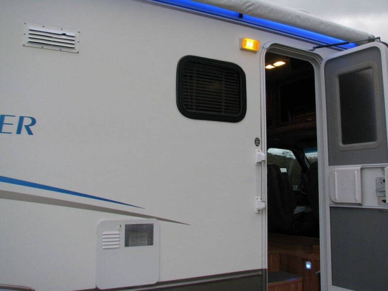 2003 Ford E-Series E-450 SD