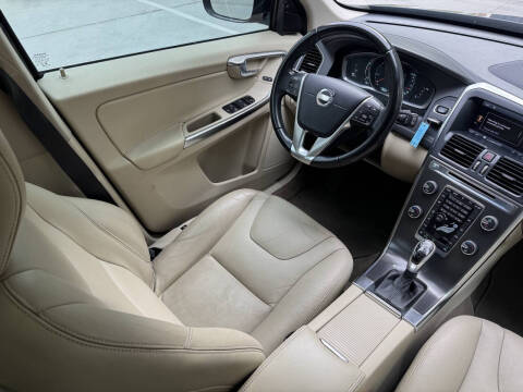 2015 Volvo XC60 T5 Drive-E Platinum