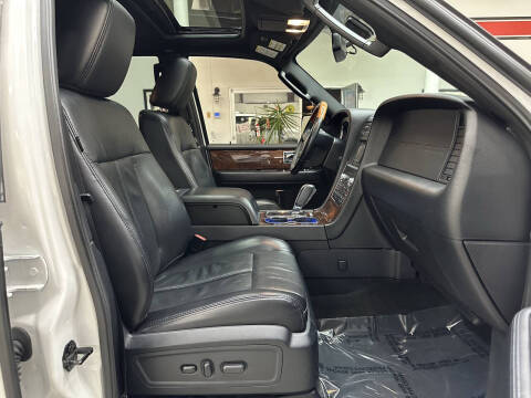 2017 Lincoln Navigator Select