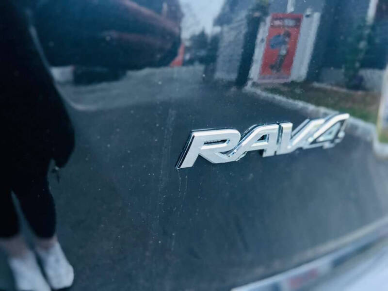 2017 Toyota RAV4 Hybrid XLE