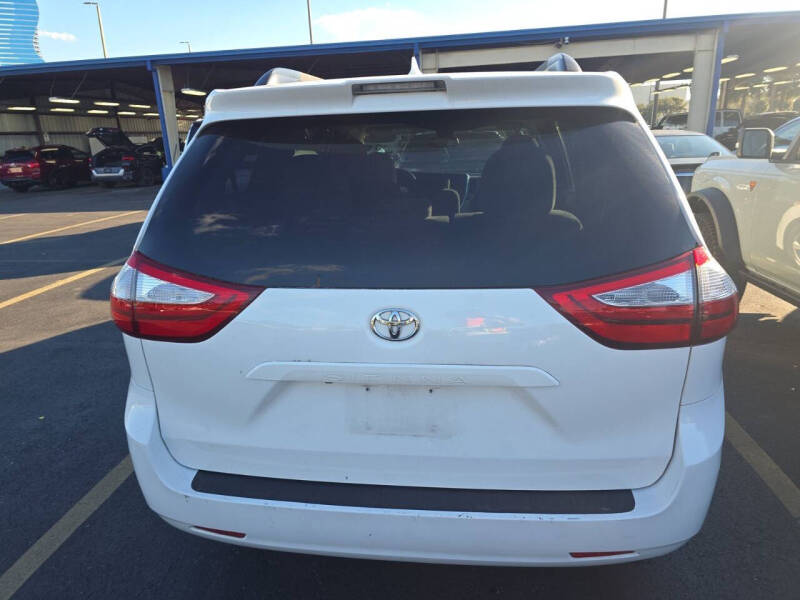 2018 Toyota Sienna LE 8-Passenger