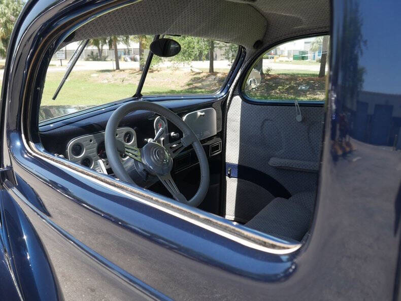 1937 Ford Deluxe