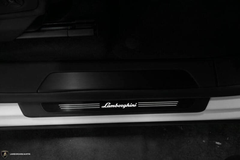 2025 Lamborghini Urus SE