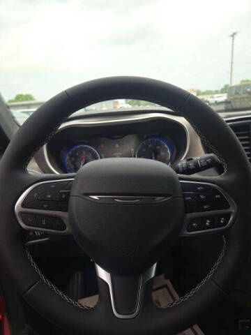 2027 Chrysler Pacifica Select