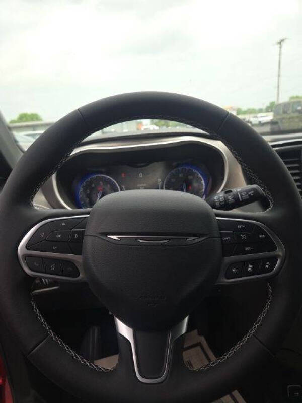 2027 Chrysler Pacifica Select