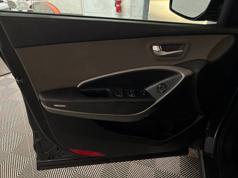 2017 Hyundai Santa Fe SE