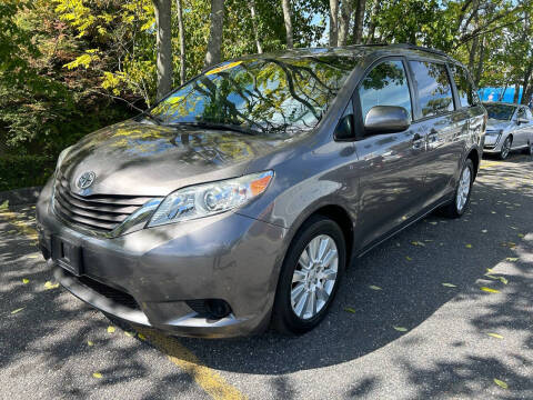 2017 Toyota Sienna for sale at ANDONI AUTO SALES in Worcester MA