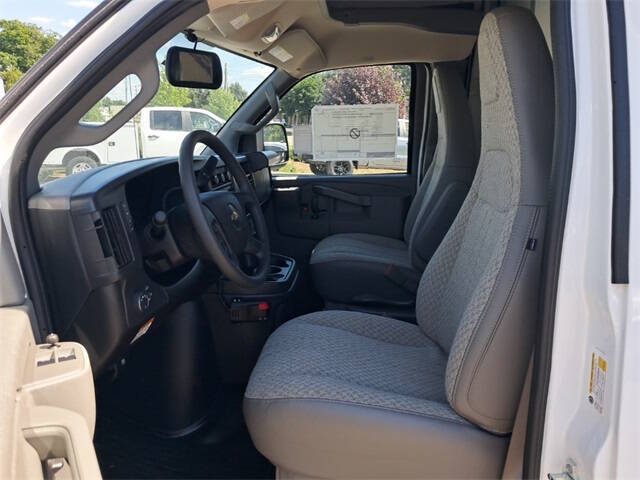 2025 Chevrolet Express 3500