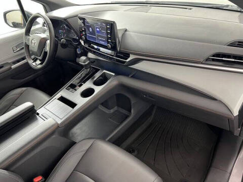 2022 Toyota Sienna XSE 7-Passenger