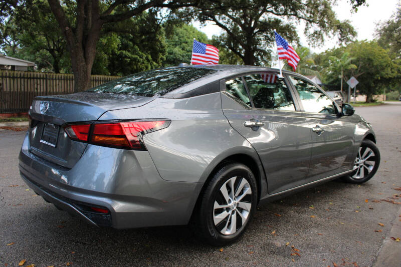 2020 Nissan Altima S photo 22