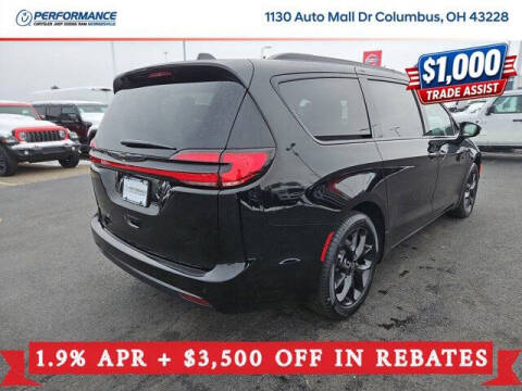 2026 Chrysler Pacifica Select