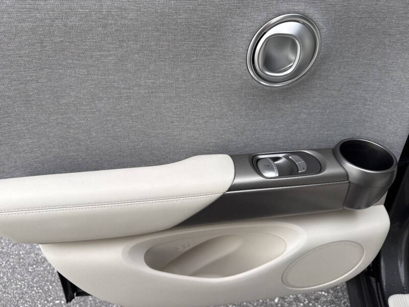 2024 Genesis GV60 Standard