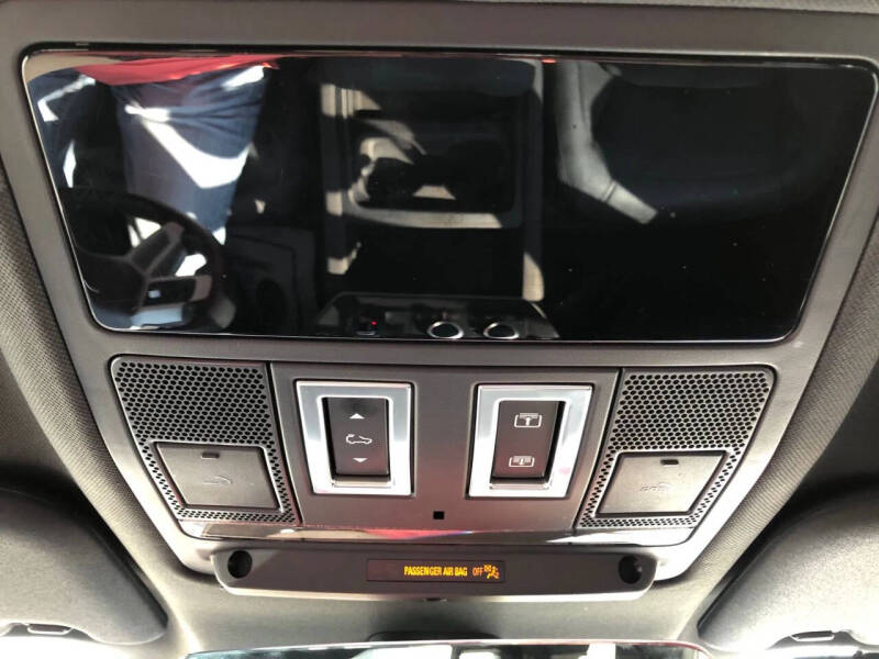 2023 Land Rover Defender 110 SE