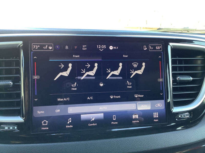 2025 Chrysler Pacifica Select