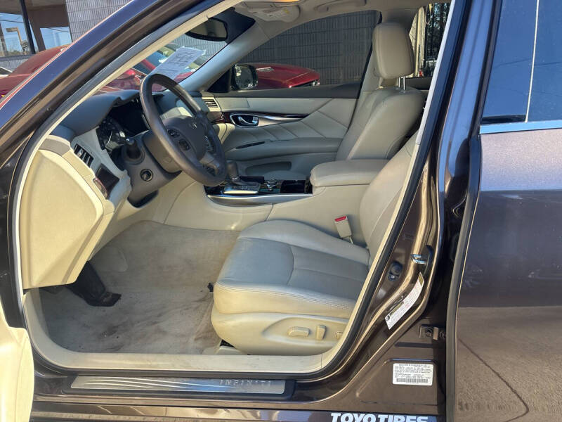 2016 Infiniti Q70 Hybrid