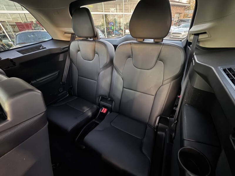 2017 Volvo XC90 T6 Momentum