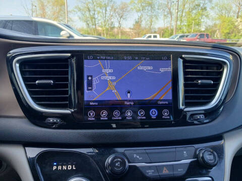 2017 Chrysler Pacifica Touring-L Plus