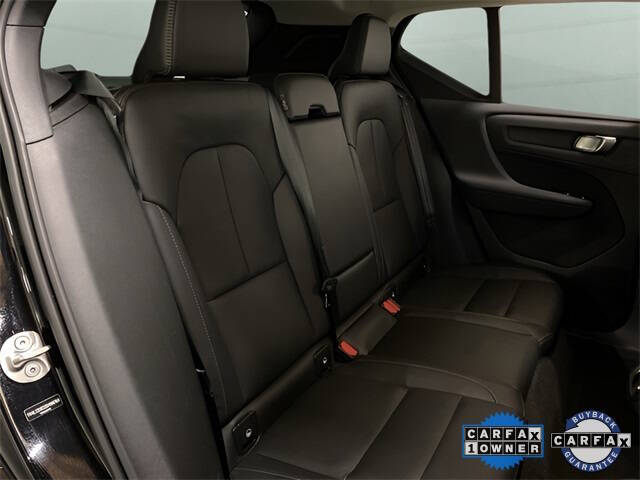 2025 Volvo XC40 B5 Plus Bright Theme