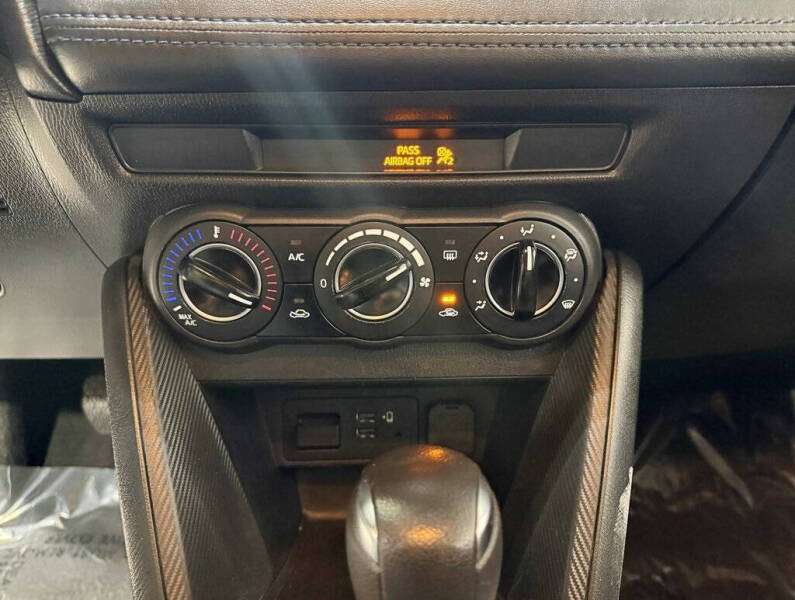 2020 Toyota Yaris LE