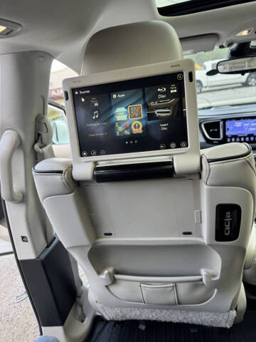 2017 Chrysler Pacifica Hybrid Platinum