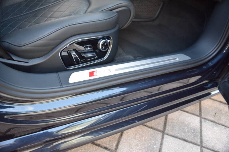 2015 Audi S8 4.0T quattro