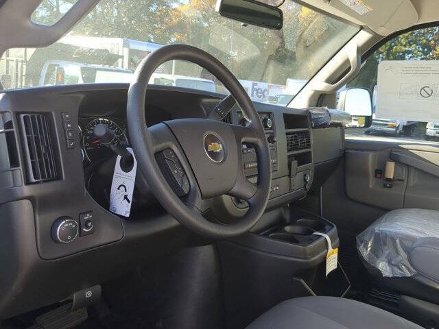 2025 Chevrolet Express 2500