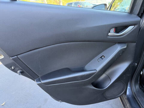 2015 Mazda MAZDA3 i Sport