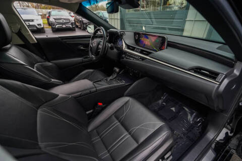 2020 Lexus ES 300h Ultra Luxury