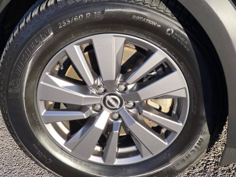 2022 Nissan Pathfinder SV