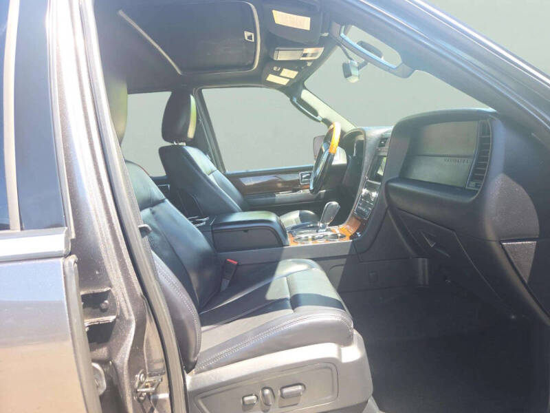 2017 Lincoln Navigator L Select