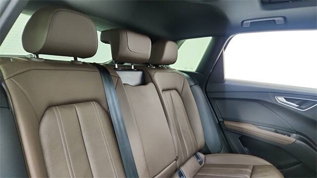 2024 Audi Q4 e-tron quattro Premium Plus 50