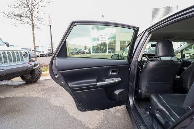 2017 Toyota Prius v Four