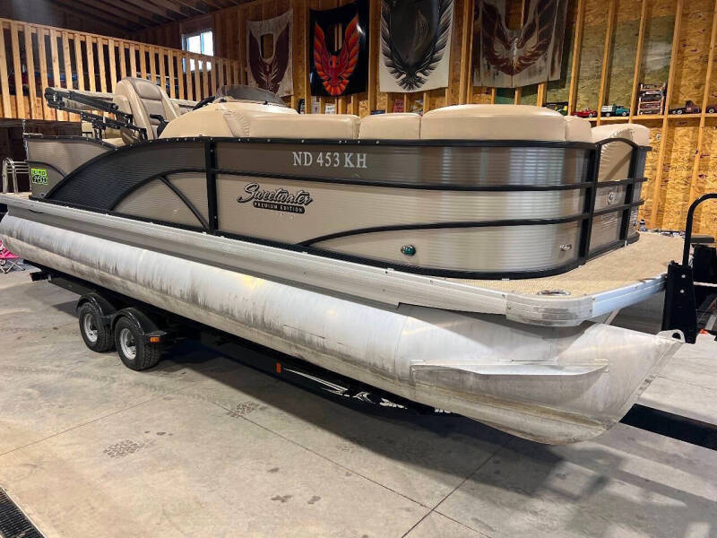2016 Godfrey Sweetwater Premium Edition 220