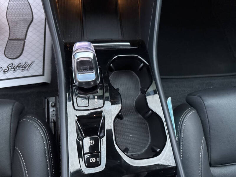 2025 Volvo XC40 B5 Plus Dark Theme