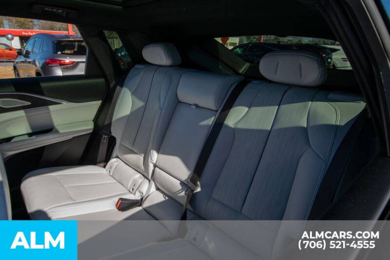 2024 Cadillac LYRIQ Sport 3