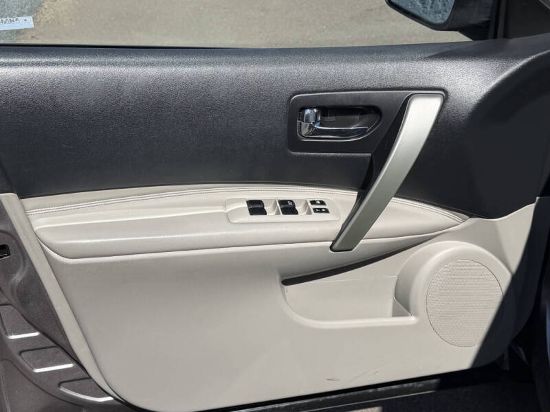 2013 Nissan Rogue SV w/SL Package