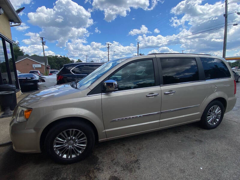 2013 Chrysler Town and Country Touring-L